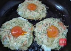 鸟巢蛋饼的做法图解2