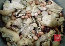 花生香菇焖猪脚的做法图解6