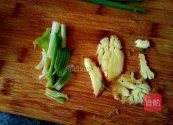 自制猪肉丸子的做法图解2