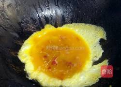 辣椒酱煎蛋皮的做法图解3