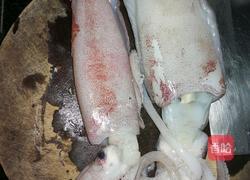 鲜鱿鱼炒韮菜的做法图解1