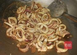 鲜鱿鱼炒韮菜的做法图解4