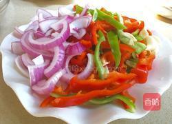 双色椒爆牛肉的做法图解2