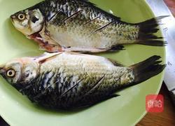 红烧鲫鱼的做法图解1