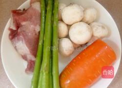瘦肉时蔬汤的做法图解1