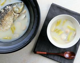 草菇苦瓜鲫鱼汤[图]