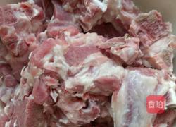 番茄排骨的做法图解1