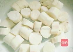 胡萝卜玉米淮山骨头汤的做法图解4