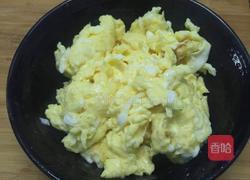 虾仁炒鸡蛋的做法图解2