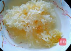 银耳枸杞汤的做法图解1