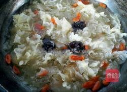 银耳枸杞汤的做法图解7