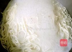 虾仁凉面的做法图解2