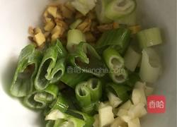 素炒苦瓜的做法图解1