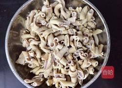 萝卜干炒鸭肠的做法图解3