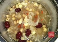 冰糖银耳莲子百合羹的做法图解5