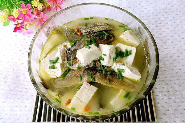 泥鳅豆腐汤
