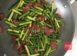 蒜薹炒腊肠的做法图解4