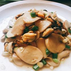 杏鲍菇爆炒淡菜肉的做法[图]