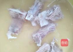 胡萝卜排骨汤的做法图解2