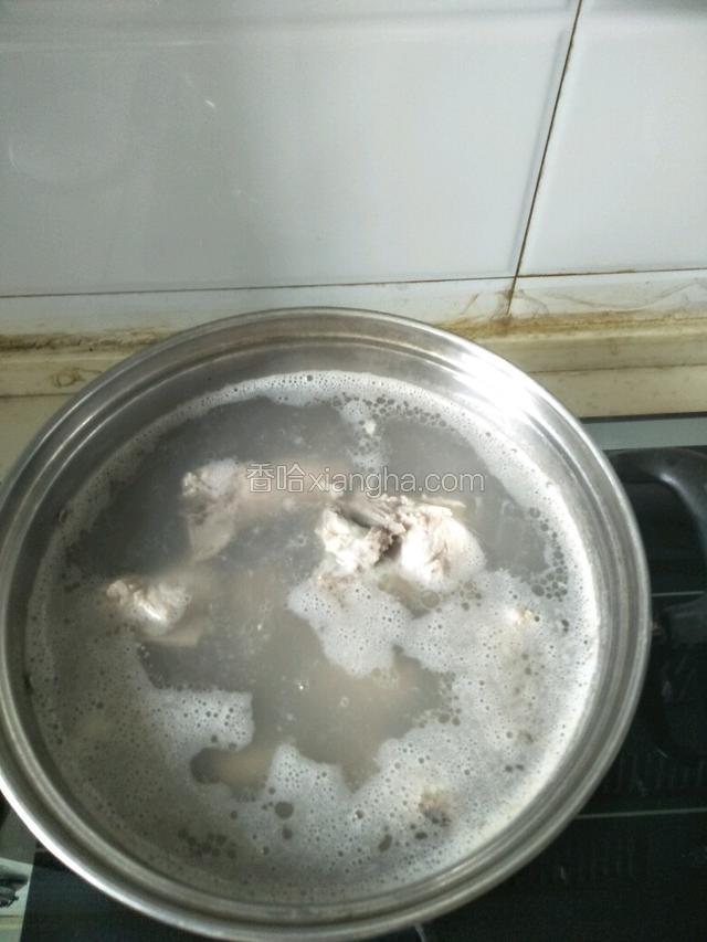 排骨先焯水
