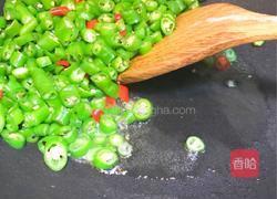 擂辣椒炒皮蛋的做法图解5