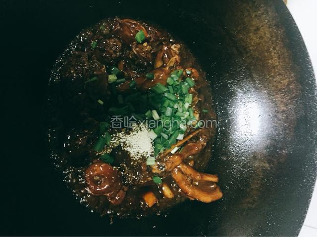 汤汁收干即可，加味精，葱花翻炒均匀即可出锅