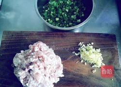 小葱猪肉馄饨馅的做法图解1
