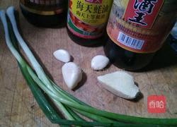 电饭锅酱油猪脚的做法图解1