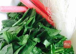 菠菜粉丝汤的做法图解1