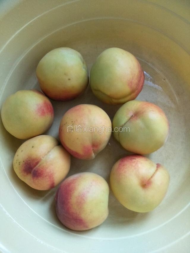 黄桃洗净