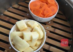 苹果胡萝卜泥（宝宝辅食）的做法图解2