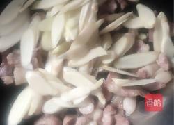嫩生姜炒五花肉的做法图解3
