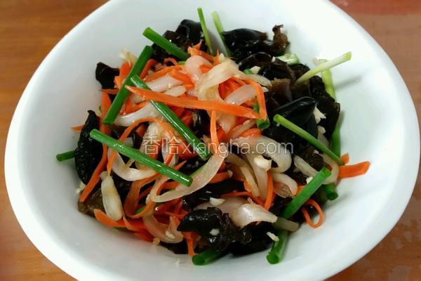 红萝卜洋葱拌木耳