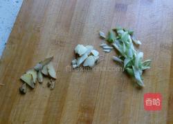 酸菜炒五花肉的做法图解3