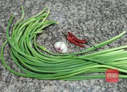 凉拌手撕蒜苔的做法图解1