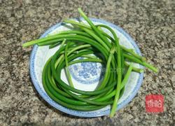 凉拌手撕蒜苔的做法图解5