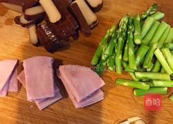 芦笋炒火腿鸡蛋干的做法图解1