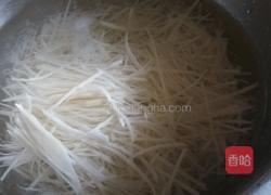 蒜蓉土豆丝的做法图解1
