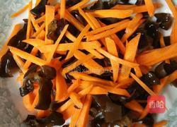 木耳鸡腿肉的做法图解1