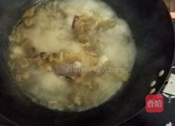 瓜叶腊肉汤的做法图解3