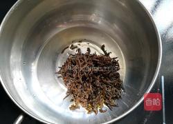 自制红茶奶茶的做法图解4