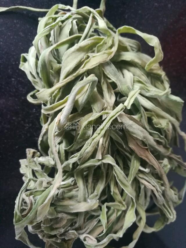 买一把贡菜干。