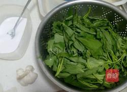 蒜瓣炒空心菜的做法图解1