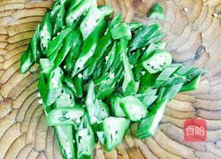 秋葵炒辣肠的做法图解4