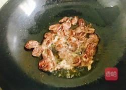 秋葵炒辣肠的做法图解5