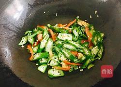 秋葵炒辣肠的做法图解8