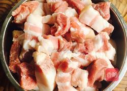 鹌鹑蛋红烧肉的做法图解4