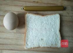 土司火腿肠煎蛋的做法图解2