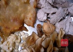 鳄鱼瘦肉汤的做法图解3