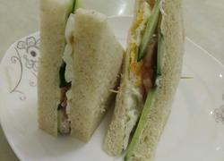 鸡蛋番茄黄瓜全麦三明治